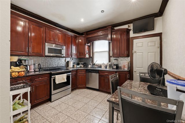 9511 Cresskill Place, Jamaica, NY 11435