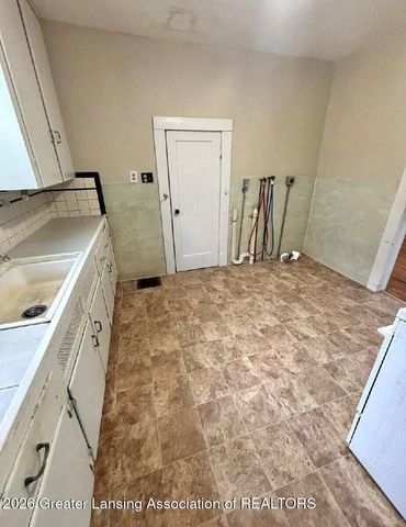 1109 W Washtenaw Street, Lansing, MI 48915