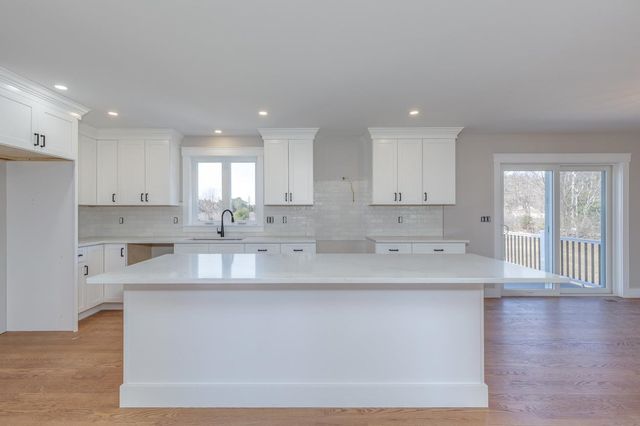 4 Haystack Circle, Pelham, NH 03076