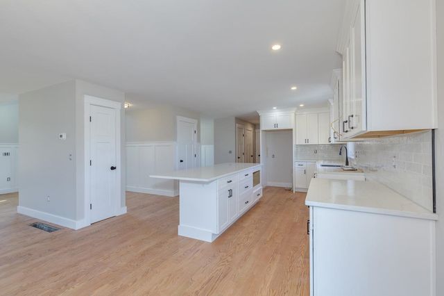 4 Haystack Circle, Pelham, NH 03076