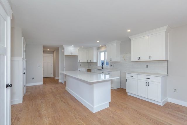 4 Haystack Circle, Pelham, NH 03076