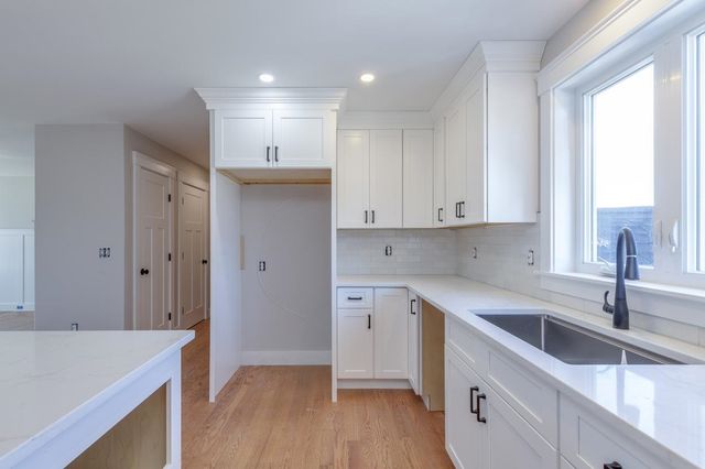 4 Haystack Circle, Pelham, NH 03076