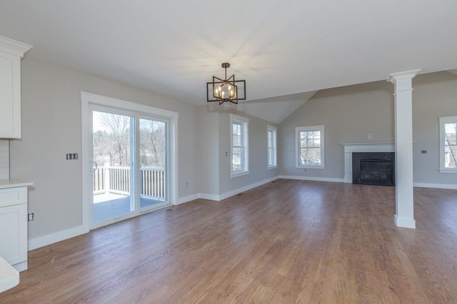 4 Haystack Circle, Pelham, NH 03076