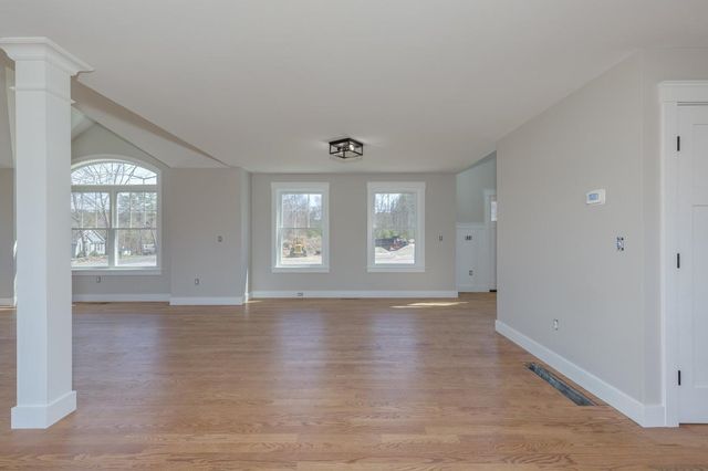 4 Haystack Circle, Pelham, NH 03076