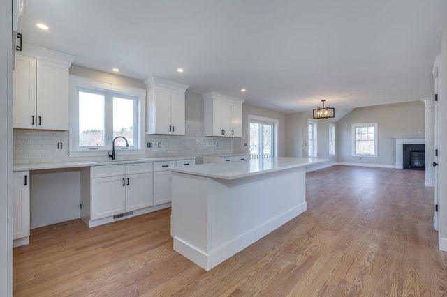 4 Haystack Circle, Pelham, NH 03076