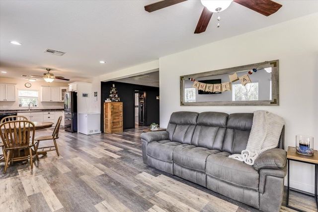 1179 E 120th Ave N, Belle Plaine, KS 67013