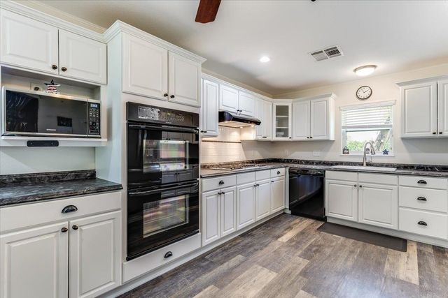 1179 E 120th Ave N, Belle Plaine, KS 67013