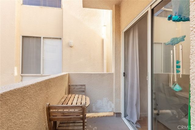 19350 Sherman 124, Reseda, CA 91335