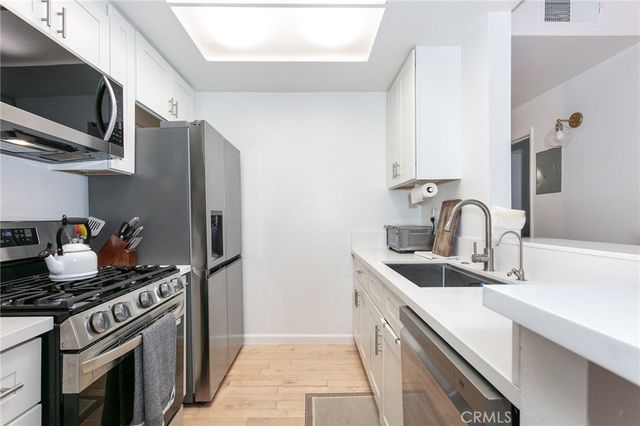 19350 Sherman 124, Reseda, CA 91335