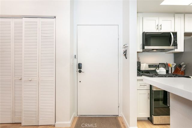 19350 Sherman 124, Reseda, CA 91335