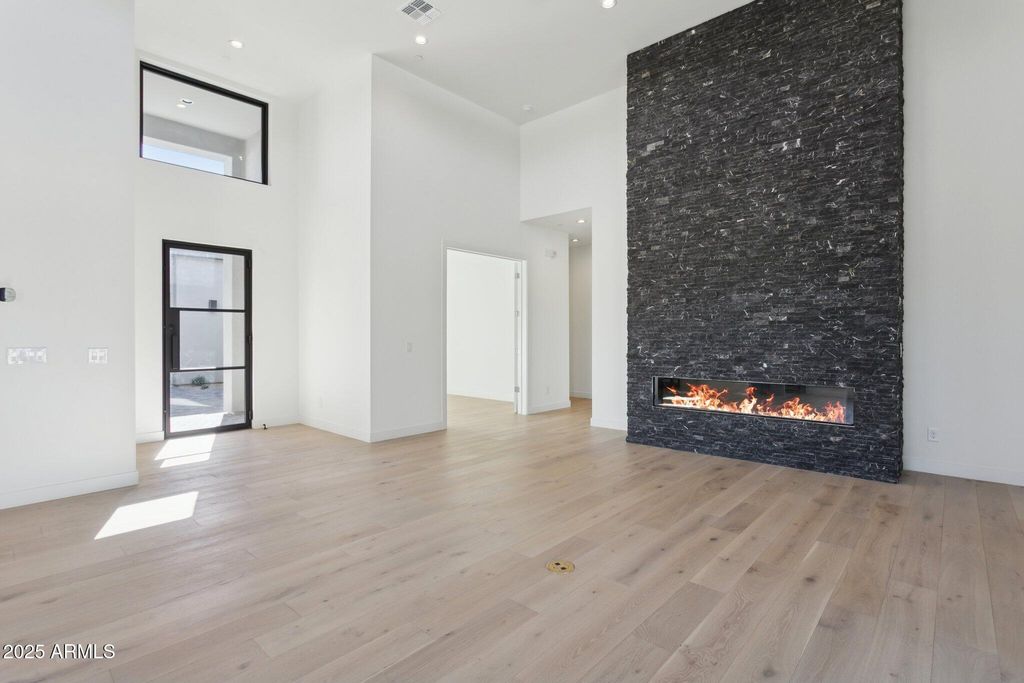 Image 10 of property listing at 35097 N 83RD Place, Scottsdale, AZ 85266