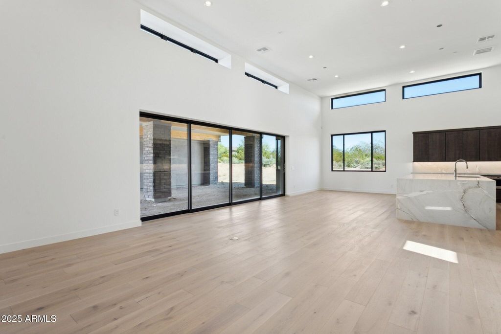 Image 12 of property listing at 35097 N 83RD Place, Scottsdale, AZ 85266