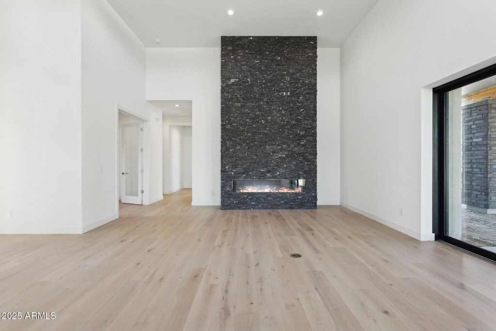 Image 13 of property listing at 35097 N 83RD Place, Scottsdale, AZ 85266