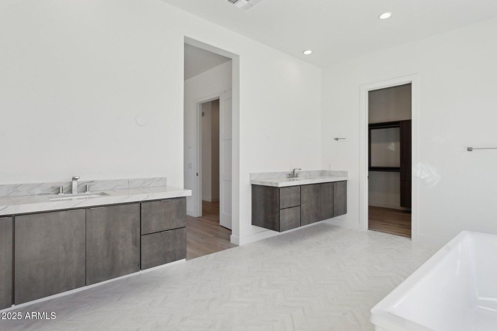 Image 34 of property listing at 35097 N 83RD Place, Scottsdale, AZ 85266