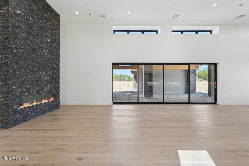 Image 8 of property listing at 35097 N 83RD Place, Scottsdale, AZ 85266