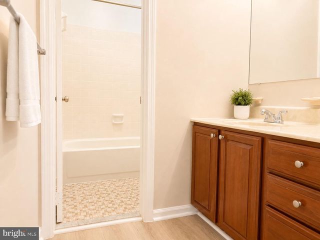 8425 BLEVINS WAY CT, Vienna, VA 22182
