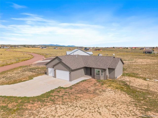 469 E Gentry Dr, Pueblo, CO 81007