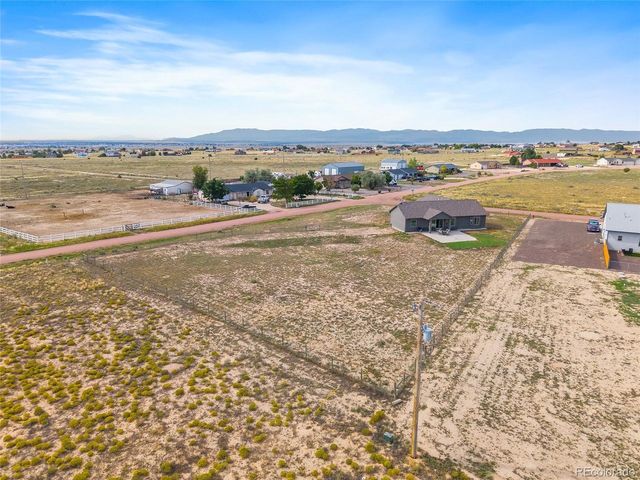 469 E Gentry Dr, Pueblo, CO 81007