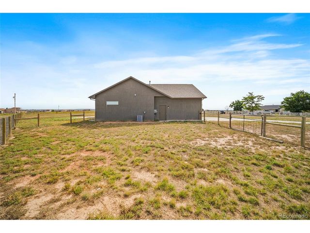 469 E Gentry Dr, Pueblo, CO 81007