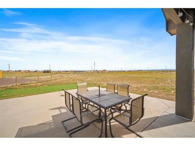 469 E Gentry Dr, Pueblo, CO 81007