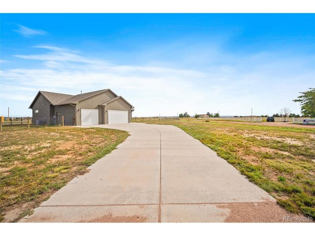 469 E Gentry Dr, Pueblo, CO 81007