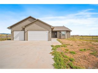 469 E Gentry Dr, Pueblo, CO 81007