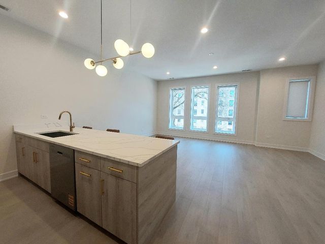 4625 S Michigan Avenue 3, Chicago, IL 60653