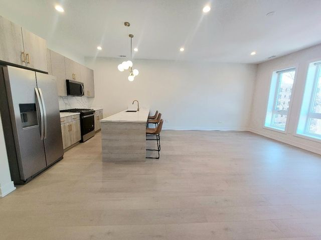 4625 S Michigan Avenue 3, Chicago, IL 60653
