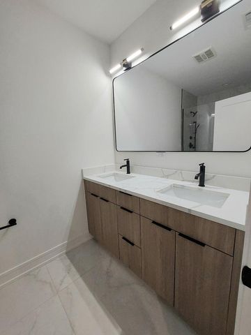 4625 S Michigan Avenue 3, Chicago, IL 60653