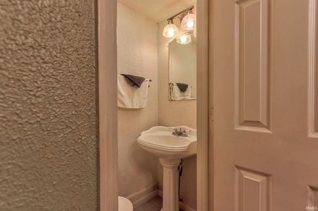 1202 Henning Avenue, Evansville, IN 47714
