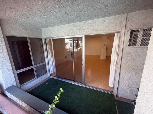 355 S Los Robles 102, Pasadena, CA 91101