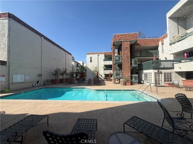 355 S Los Robles 102, Pasadena, CA 91101