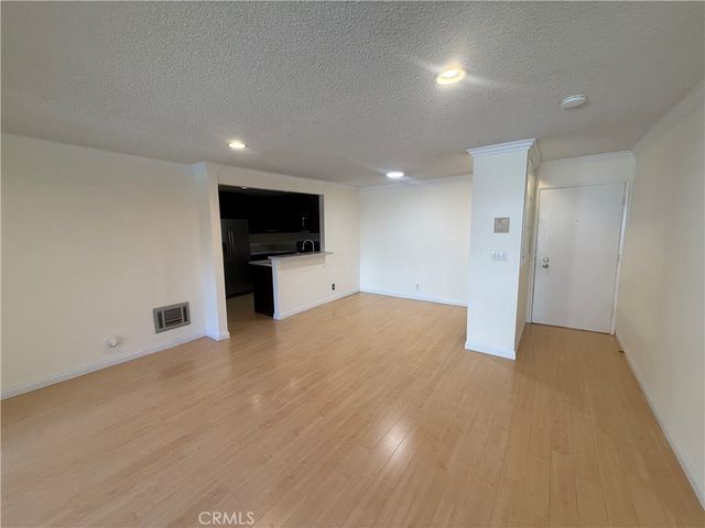 355 S Los Robles 102, Pasadena, CA 91101