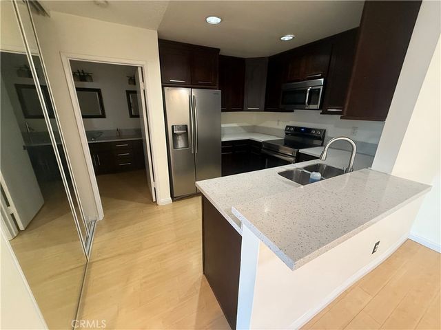 355 S Los Robles 102, Pasadena, CA 91101