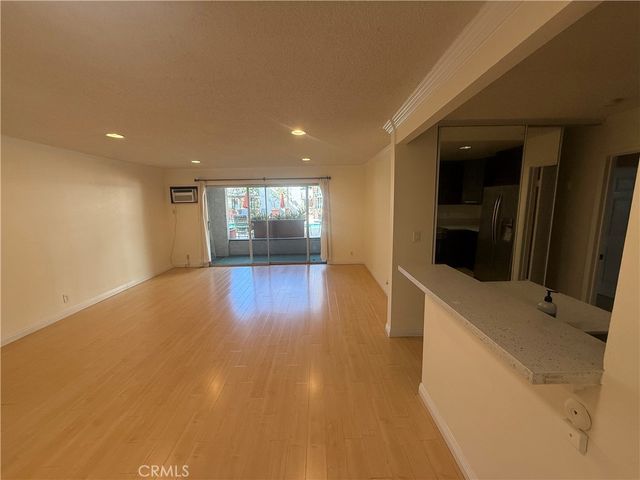 355 S Los Robles 102, Pasadena, CA 91101