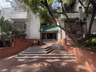 355 S Los Robles 102, Pasadena, CA 91101