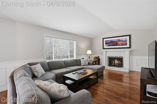 938 Meadowbrook Court, Milford Village, MI 48381