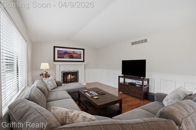 938 Meadowbrook Court, Milford Village, MI 48381