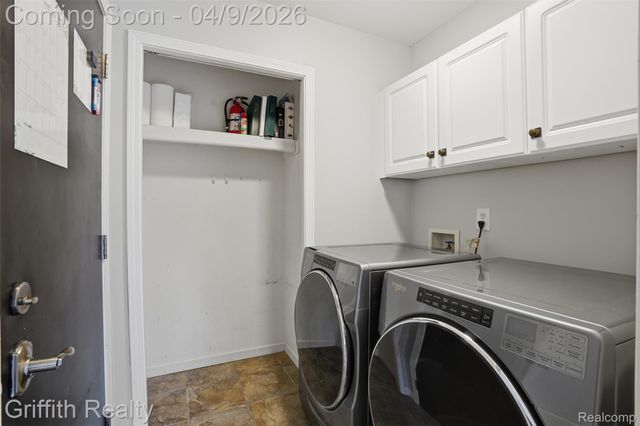 938 Meadowbrook Court, Milford Village, MI 48381