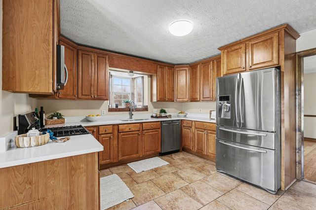 863 Rock Springs Rd, Castalian Springs, TN 37031