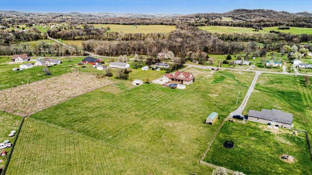 863 Rock Springs Rd, Castalian Springs, TN 37031