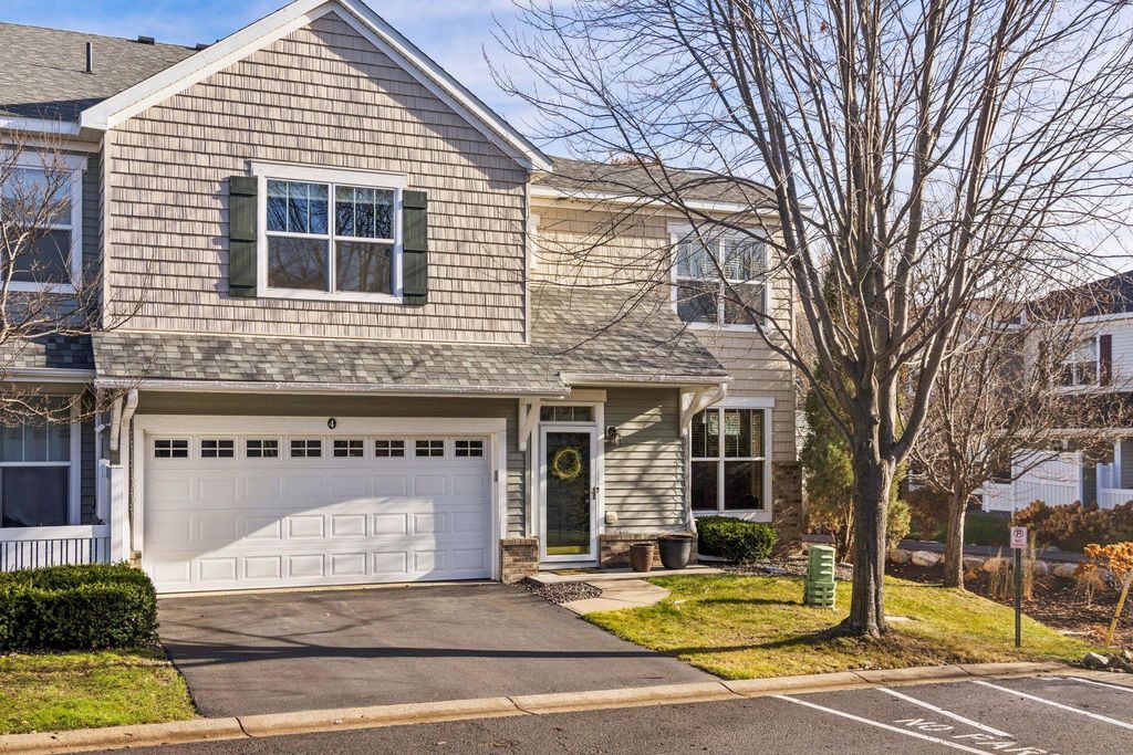 1632 Legacy Parkway E 4, Maplewood, MN 55109