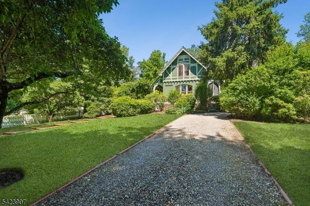 137 Hobart Ave, Millburn Twp., NJ 07078