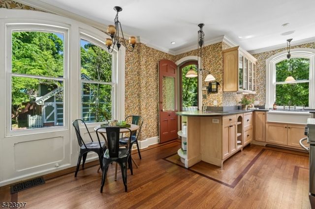 137 Hobart Ave, Millburn Twp., NJ 07078