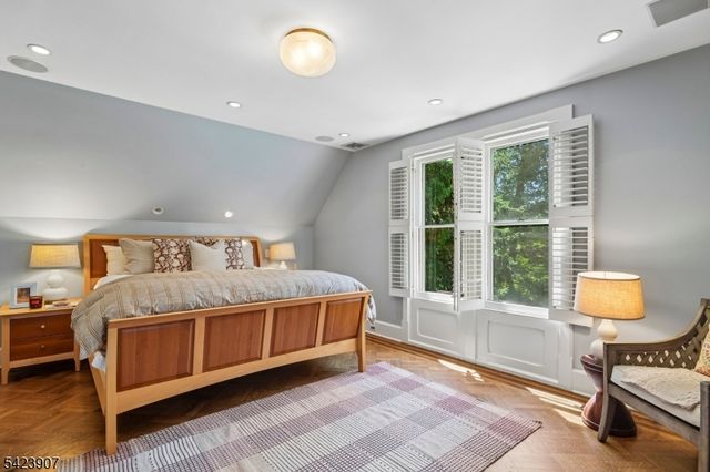 137 Hobart Ave, Millburn Twp., NJ 07078