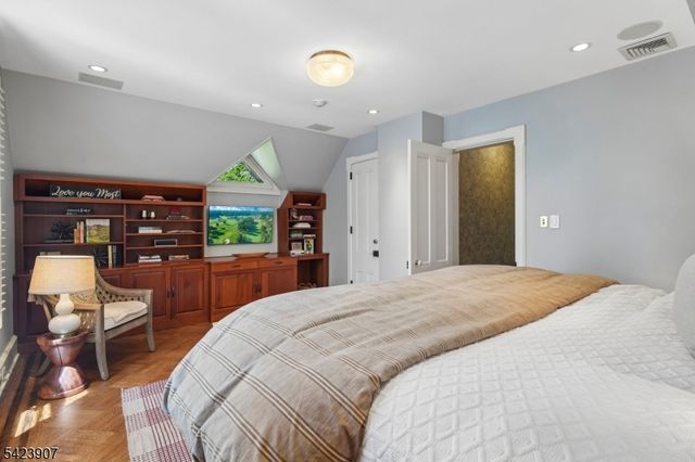 137 Hobart Ave, Millburn Twp., NJ 07078