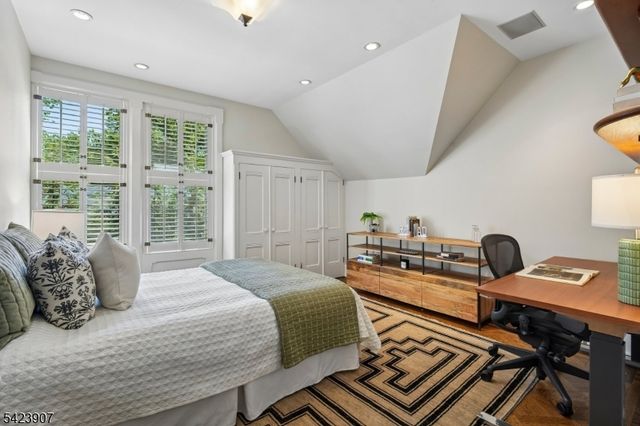 137 Hobart Ave, Millburn Twp., NJ 07078