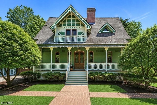 137 Hobart Ave, Millburn Twp., NJ 07078