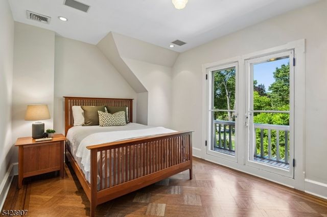 137 Hobart Ave, Millburn Twp., NJ 07078