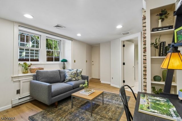 137 Hobart Ave, Millburn Twp., NJ 07078